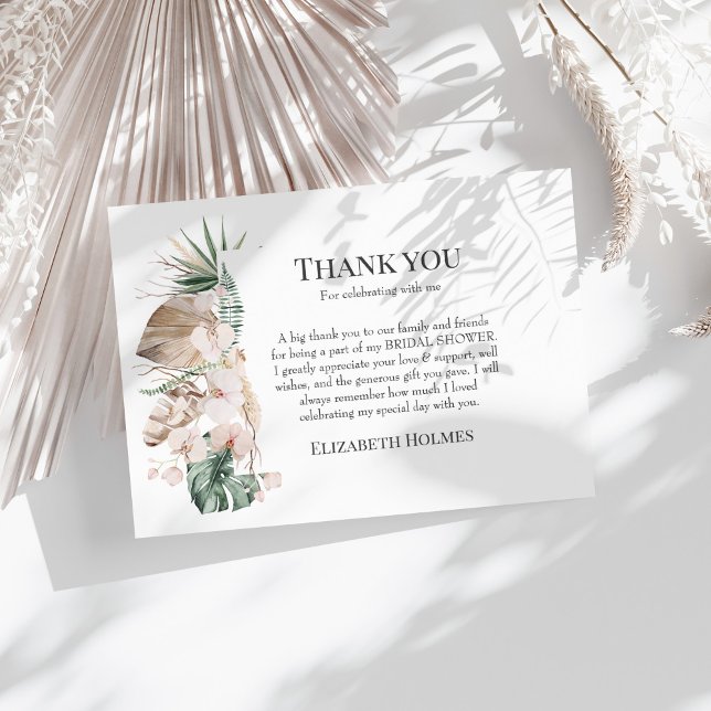 Tropisk orkidé & Monstera bröllopsfest Tack Kort (Tropical Orchid & Monstera Bridal Shower Thank You Card on a sunny white table with dry botanicals.)