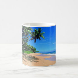 Tropisk paradisstrand och palmtreesmugg kaffemugg