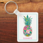 Tropisk Rosa och Grönt Blommigt Ananas Nyckelring<br><div class="desc">Den här nyckelkedjan för diskettenhet har en söt ananas för rosa och grönt av tropisk blommigt. Anpassa med ditt val av namn eller speciell text på framsidan och baksidan.</div>