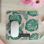 Tropisk Rosa och Grönt Handflatan Löven Mönster &  Musmatta<br><div class="desc">Den tropiska Rosan och Grönten Handflatan Löv mönster är en levande och livlig utformning som inbegriper inslag av naturen och ett tropiskt estetiskt material. Mönster har en slående kontrast som skapar handflatan och ett övergripande utseende som fångar upp öga. På det hela taget är löv av den tropiska Rosan och...</div>