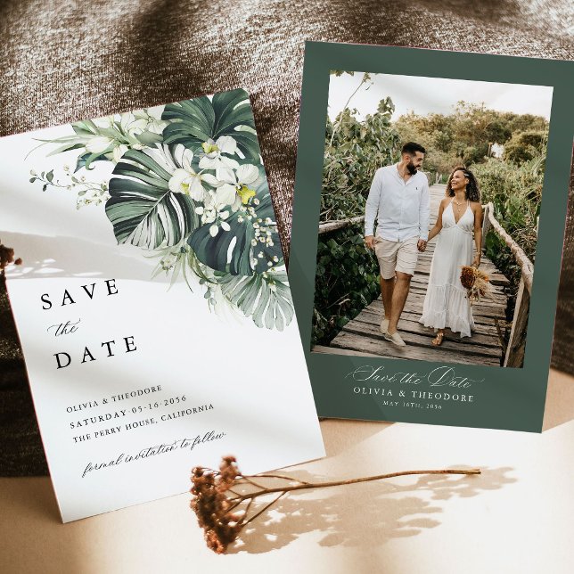 Tropisk Sagegrön Monstera Foto Bak Bröllop Spara Datumet (Tropical photo save the date sage green monstera wedding suite with couple photo card destination)
