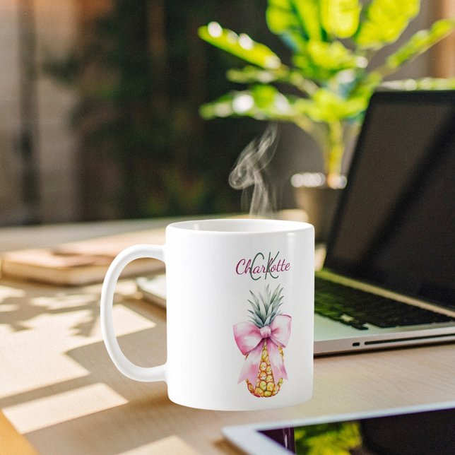 Tropisk sommarpanas, rosa, monogram kaffemugg (Skapare uppladdad)