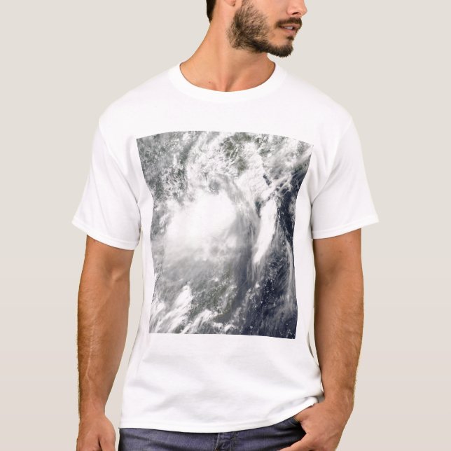 Tropisk storm Conson närmar sig Vietnam T Shirt (Framsida)