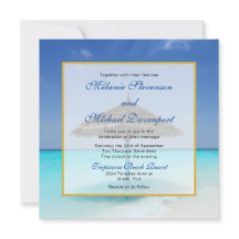 Tropisk strand med Thatched Parbrella Bröllop