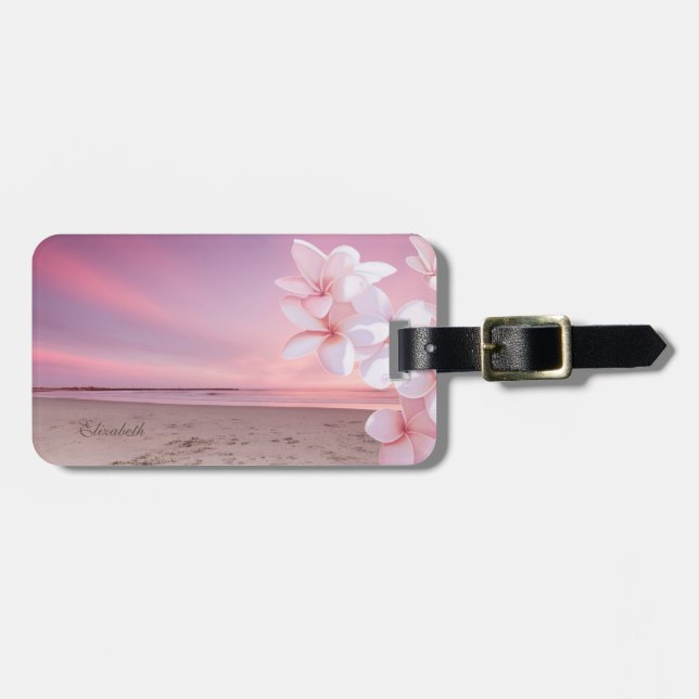 Tropisk strand solnedgång hawaiiansk plumeria. bagagebricka (Horisontell Framsida)