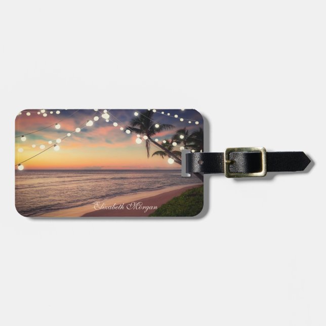 Tropisk strand, solnedgång, palm, strängljus bagagebricka (Horisontell Framsida)