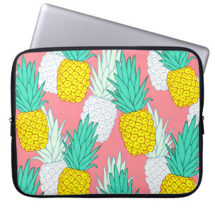 Tropiska ananas: Chic av röd Tecknad. Laptop Fodral