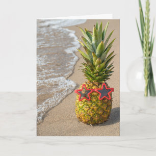 tropiska ananas på strand kort
