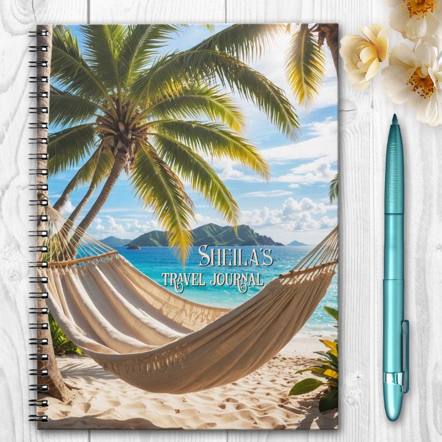 Tropiska Beach Handflatan Träd Travel Journal Anteckningsbok (Notebook featuring a tropical beach with palm trees and hammock. Great for travel notes.)