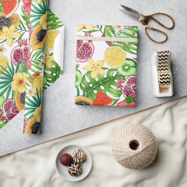 Tropiska blandningar av frukt, blommor och löv på  presentpapper (Hantverk)