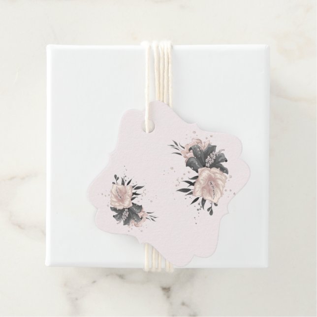 Tropiska blommor av dammig rosa grått gåvor etiketter (På plats)
