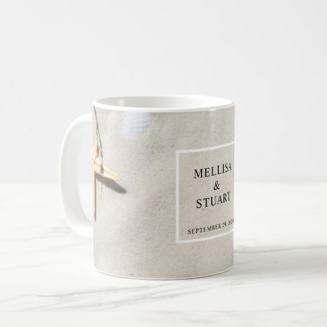 Tropiska havssand stjärnfisk sommarbröllop kaffemugg (Framsida vänster)