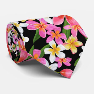 Tropiska hawaiianska plumeria blommor på svart slips