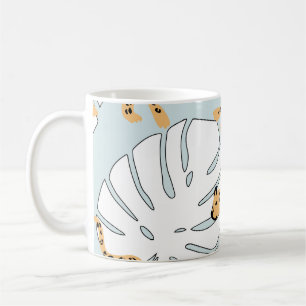Tropiska leoparder och monstera handflatan löv, e kaffemugg
