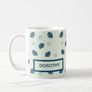 Tropiska monstera löv monogram på blått kaffemugg