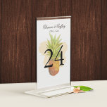 Tropiska ön Pineapple, Bröllop, sommaren Bordsnummer<br><div class="desc">Bordsnumren med den moderna och Elegant Tropiska Pineapple-ön Sommaren Bröllop - lätta att anpassa och designade för att komplettera er kust-temaaffär. Om du vill anpassa dig ytterligare klickar du på länken "anpassa ytterligare" och användor designen verktyg för att ändra designen. Om du föredrar tjockare papper eller en annan avsluta kan...</div>