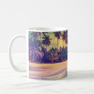 Tropiska paradiset: hav, hotell, strand. kaffemugg