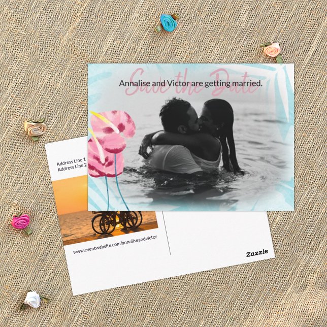 Tropiska påsdroppar av Aqua Rosa Spara-datum-vykor Vykort (turquoise and pink tropical wedding save the date postcard, pink gumdrops, Hawaiian flowers theme)