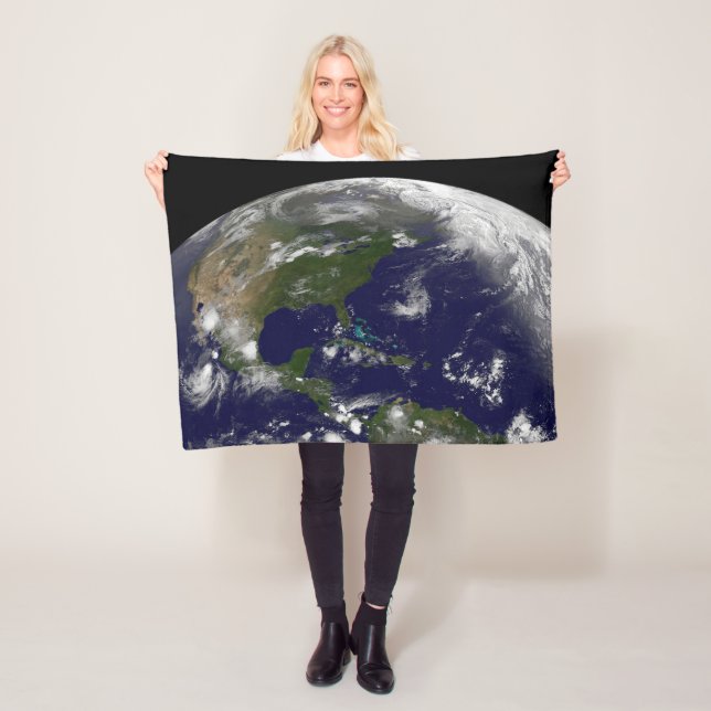 Tropiska stormar på planeten Jorden. Fleecefilt (På plats)