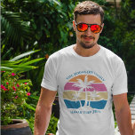 Tropiska stranden Handflatan Träd Anpassningsbar P T Shirt<br><div class="desc">Den här söta tropiska solnedgången t-shirt i handflatan är perfekt för ett resa i påsklov med er kollegievängrupp eller en frakt på en semester med familjen på en marschresa i roligt. Anpassa fullt med anpassade t-shirts för din grupp till stranden eller en återförening av en ö-familj.</div>