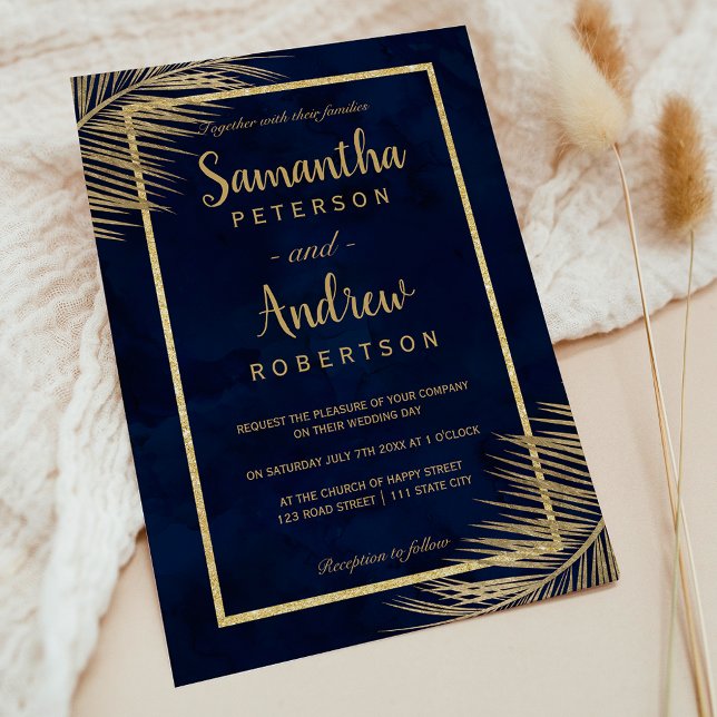 Tropiska strandstranden guld vid träd, marinblått  inbjudningar (Tropical gold palm tree beach navy blue wedding invitation)