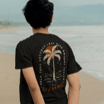 Tropiska Träd-stranden Vibes Sommar Sol Retro T Shirt<br><div class="desc">Den här tropiska Handflatan Beach Vibes Sommarskjortan Sol visar en skjorta av handflatan träd,  som fångade den centrala delen av sommaravslappningen,  en perfekt följeslagare till dina strandsemestrar,  sommaren äventyr,  eller bara för att du har lagt till ett par semesterviber till din vardagliga garderob.</div>