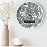Tropiska vattenfärgen Modern Oasis Löv Mönster Rund Klocka<br><div class="desc">Vi presenterar vår Tropical Watercolor Modern Oasis Lövs Mönster-samling, som nu finns tillgänglig på Zazzle! Njut av den vackra naturen med dessa fantastiska produkter med en contemporary vrid på tropiska blad.Välj från ett stort urval produkter till kostym om du vill ha och stil. Oavsett om du är tittar för artiklar,...</div>