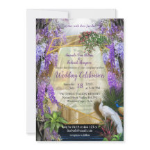 Tropiska Wisteria-blommor och stora, färgade fågla