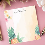 Tropiskt ananas Personlig för vattenfärg Anteckningsblock<br><div class="desc">Det här anteckningsblocket i personligen har klara vattenfärgsanananas och tropiska blommor som ställs in mot en mjuk pastellbakgrund. Den färska,  summerade utformningen är perfekt för tropisk dekan älskare,  strandentusiaster och alla som har snyggt. Anpassa texten överst för att få en unik beröring. skapar den perfekt för journalföring,  anteckning,  presentering.</div>