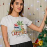 Tropiskt Beach-jul Vibes Gnome Sommar T Shirt<br><div class="desc">Den här designen kan vara personlig om du väljer Redigera design. Du kan också överföra till andra objekt. Kontakta mig på colorflowcreations@gmail.com eller använda alternativet chatta överst på sidan om du vill ha den här designen på en annan produkt eller behöver hjälp. Se mer av mina design eller följ mig...</div>