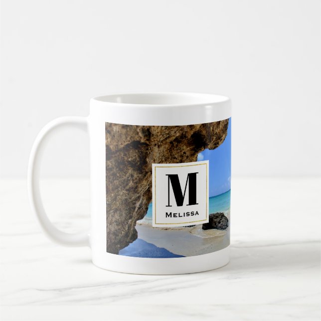Tropiskt Beach Kusten med stort Sten-monogram Kaffemugg (Vänster)