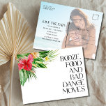 Tropiskt Beach Wedding Funny Spara datumet Meddelande Vykort<br><div class="desc">Perfekten sparar datumet för det roligt-älskande paret som inte kan vänta på att fira på sitt tropiska strand med familj och vänner! "Sprit,  mat och dåliga dansrörelser",  tropisk blomma,  vykort för bröllop spara datum. Anpassa med fotot på baksidan och dina bröllop-detaljer med hjälp av mallen.</div>
