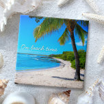 Tropiskt foto från hawaii Handflatan Träd vid varj Kakelplatta<br><div class="desc">"På strandtid." Spola tillbaka till minnen av lata, tropiska stranddagar när du användor den inspirerande hawaii-semesterkeramiska plattan från en ensam handflatan träd på en sandig, halvfärdig strand med tydlig turkos blå himmel och vatten. 2 storlekar att välja mellan: 4, 25-tums kvadrat eller 6-tums fyrkant. Gör en underbar hemmavärmargåva! Du kan...</div>