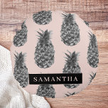 Tropiskt Grått och Rosa ananas Mönster med Namn Rund Kudde<br><div class="desc">Tropiskt Grått och Rosa ananas Mönster med Namn</div>