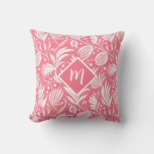 Tropiskt rosa blommönster diamantmonogram kudde