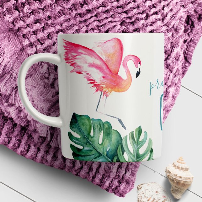 Tropiskt Rosa Flamingo i vattenfärg Kaffemugg (Coffee mug features a watercolor pink flamingo and palm leaves art Victoria Grigaliunas DoTellABelle)