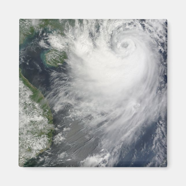Tropiskt Storm Koppu nära landfall Magnet (Framsidan)
