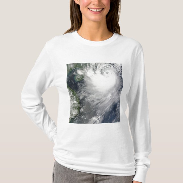 Tropiskt Storm Koppu nära landfall T-shirt (Framsida)