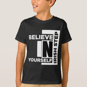 TROR ATT DU HAR EN SJÄLV IRISH-STEG T SHIRT