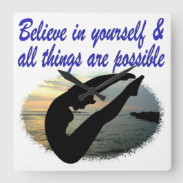 TROR PÅ DIVERDREAMN I DIG. FYRKANTIG KLOCKA