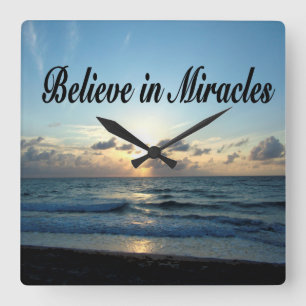 TROR PÅ GOD'S MIRACLES FYRKANTIG KLOCKA