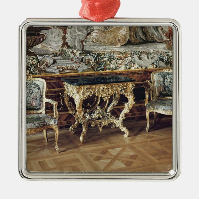 Trösta bord och två fåtöljer, 1745 julgransprydnad metall (Framsidan)