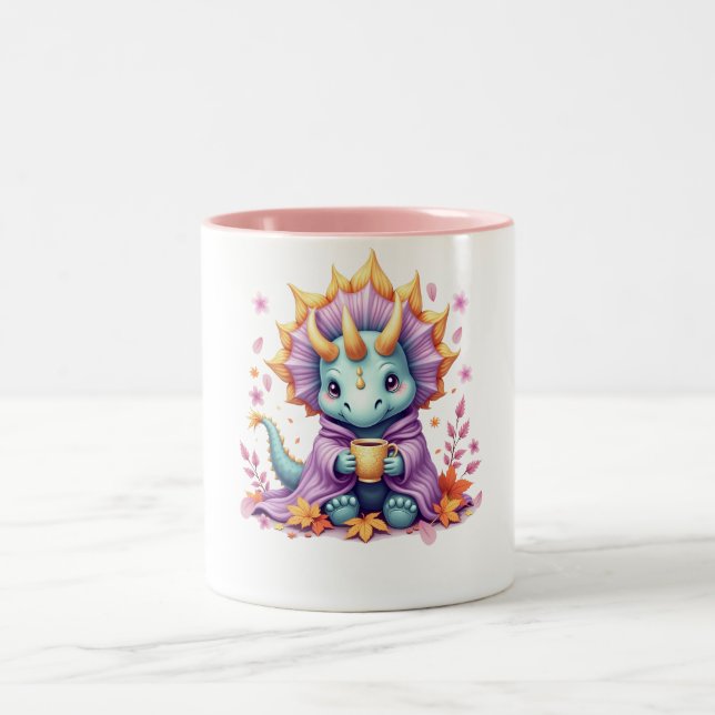 Tröstig Triceratops-mugg - Dinosaurie i filt som s Två-Tonad Mugg (Center)