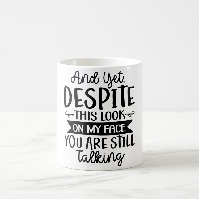 Trots att du tittar på min Ansikte, pratar du Kaffemugg (Center)
