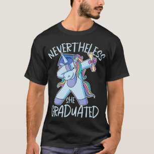 Trots det har hon utbildat sig till den berömda Un T Shirt