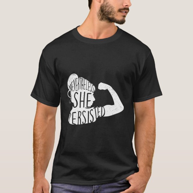Trots detta bestod hon av feminist t shirt (Framsida)
