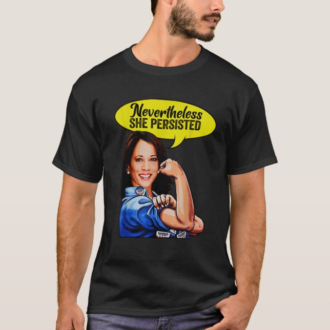 Trots detta har hon bestått Kamala Harris Graphic  T Shirt (Framsida)