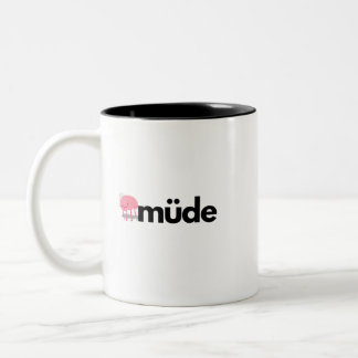 Trött – minimalistiskt tyskt ord rolig kaffemugg