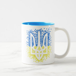 Trött tryzub-spridningshem i ukrainska emblem Två-Tonad mugg