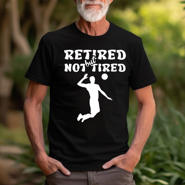 Trötta men inte trötta pension volleybollsportar t shirt (Skapare uppladdad)